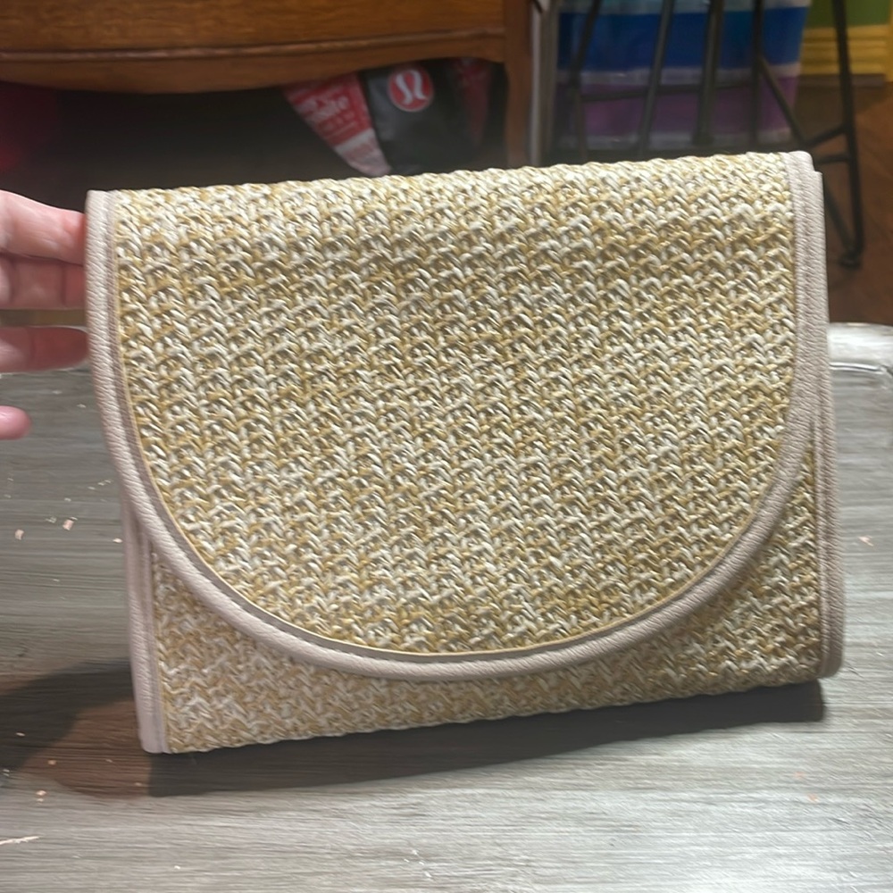 Raffia clutch bag, 10X8 snap closure NWT 🌟⭐️
